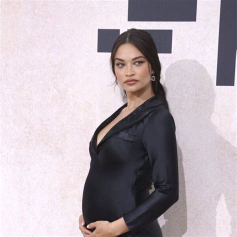 Shanina Shaik En La Gala Amfar En El Festival De Cannes Alfombra