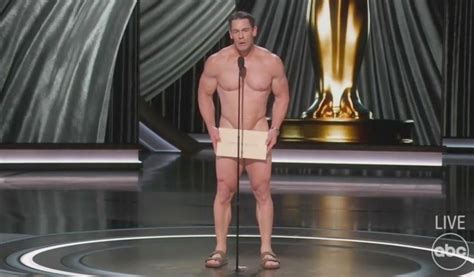 John Cena khỏa thân trên sân khấu Oscar VOZ