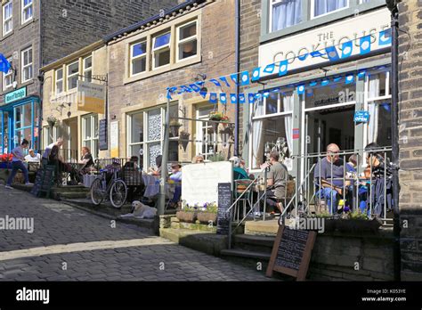 Main street haworth hi-res stock photography and images - Alamy