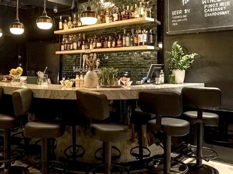 Where To Meet For Drinks Before Dinner - Miami - The Infatuation