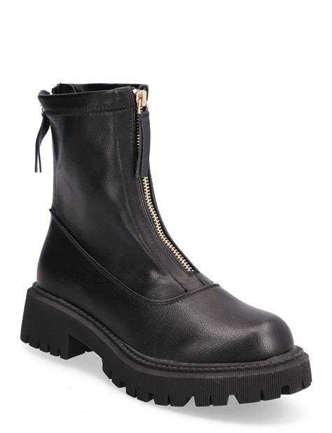 Boots With Zipper In Front