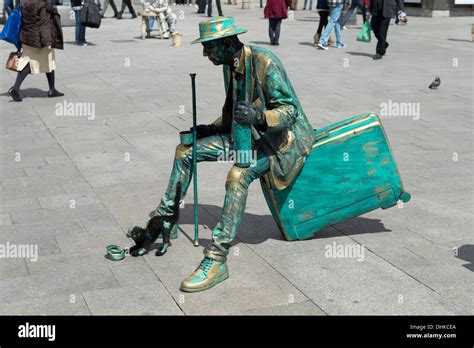 Living statue street performer in Puerta del Sol, Madrid, Spain Stock ...