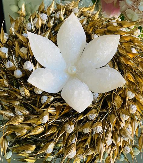 Sofreh Aghd Nogle With Gold Wreath Topped With Nabat Flower For Persian