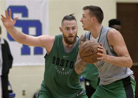 Aron Baynes injury: Boston Celtics big man leaves preseason game with ...