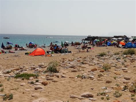 Divieti Ignorati A Ferragosto Spiagge Affollate E Niente