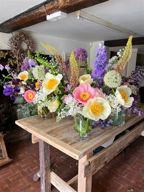 Bespoke Floral Arrangements – Hannah Hunnam Flowers