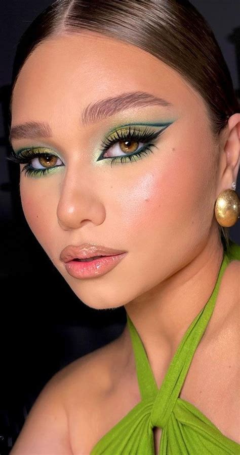 Gold Makeup Looks Makeup For Black Skin Green Makeup Maquillage Yeux