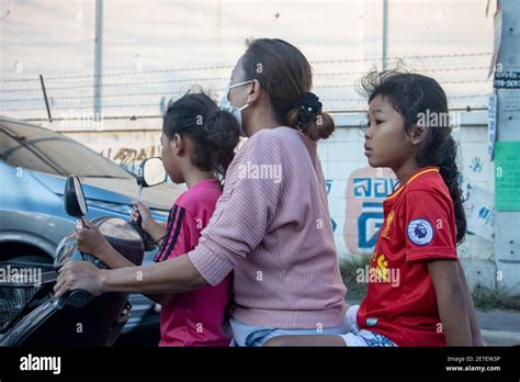 Samut Prakan Thailand Mar A Woman Ride A Motorcycle With A