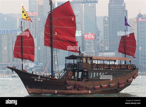 China Hong Kong Traditional Junk Boat Stock Photo Alamy