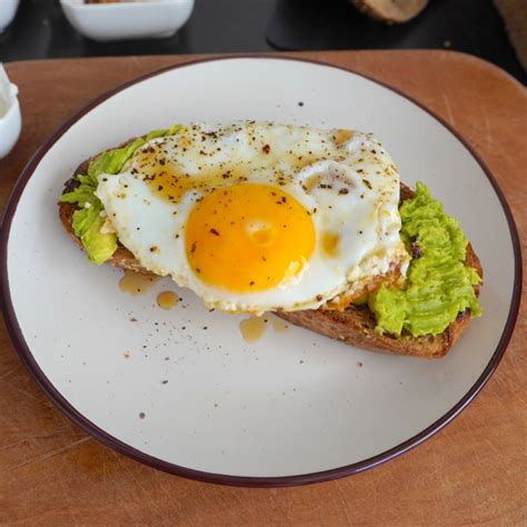 Tost N Con Palta Y Huevo Frito En Queso Crocante Cocina Con Michela