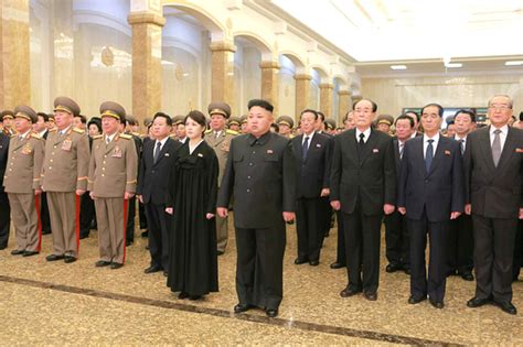 朝鲜隆重纪念金正日逝世三周年 金正恩夫妇出席追悼大会 国际在线