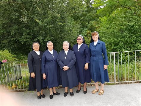 Las Misioneras De La Institución Claretiana Las Hermanitas De La