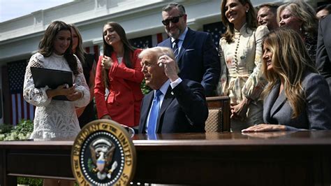 US Makes Revenge Porn Illegal Social Media Sites Must Build Reporting Tools