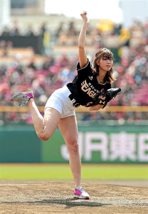 稲村亜美、背番号は「9」 外角大きく外れて自己最速ならず 読んで見フォト 産経フォト