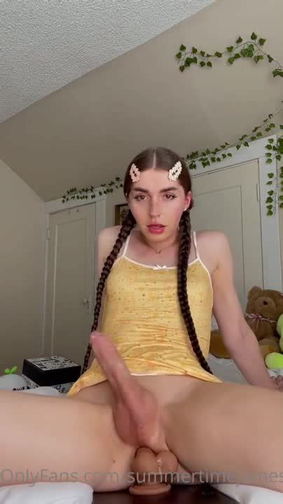 Beauty Summertimejame Rides A Dildo And Cum AShemaletube
