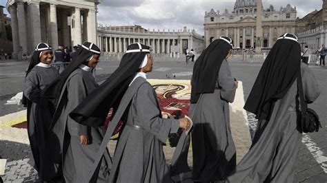 Una Religiosa Publica La Primera Tesis Sobre El Abuso Sexual De Curas A Monjas En África