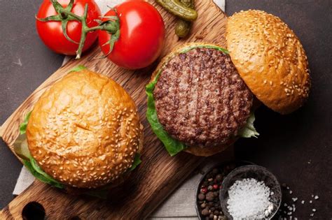 Sabrosas Hamburguesas Caseras A La Parrilla Foto Premium