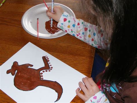 Ten kids and a Dog: Sunday Art lessons-Aboriginal dot art