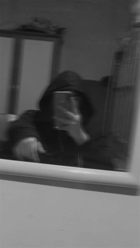 Pin By Amber On Lost In The Gaze Mirror Selfie Boy No Face Aesthetic