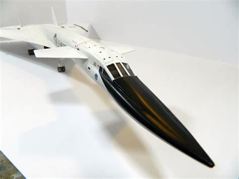 1/72 scale North American XB-70 Valkyrie - ScaleModelMaker