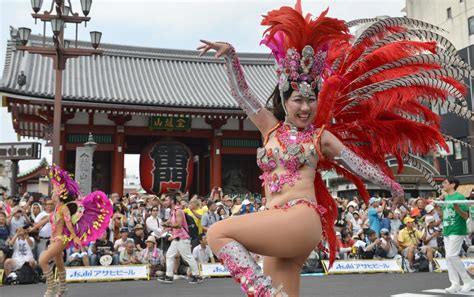 夏を締めくくる情熱的な踊り 浅草サンバカーニバル 読んで見フォト 産経フォト