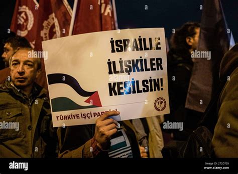 Ankara T Rkei Oktober Ein Demonstrant H Lt W Hrend Der