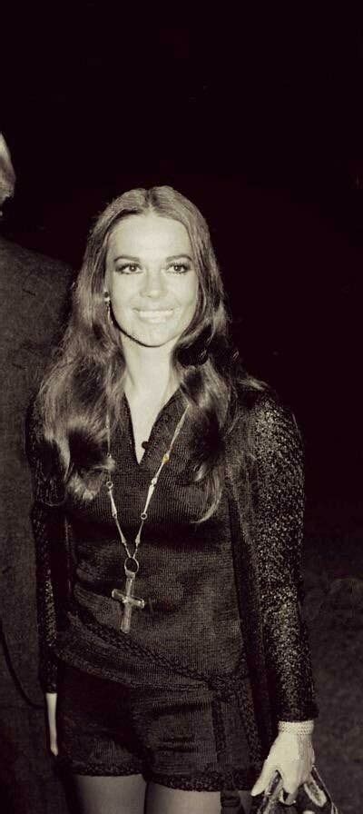 A Classic Blackandwhite Photo Of Natalie Natalie Wood Natalie Wood