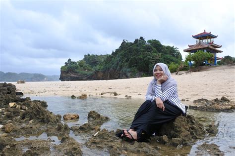 Travel World Is Awesome: 2 Beautiful Beaches in Malang You Must Visit