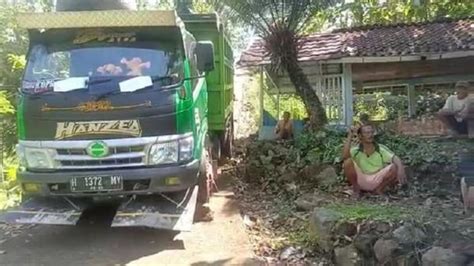 Sopir Truk Tersesat Di Kuburan Usai Ditumpangi 2 Perempuan Misterius