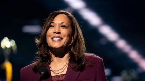 Kamala Harris Goes Beyond The White Pantsuit The New York Times