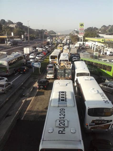 Engavetamento Na Rodovia Washington Luiz Causa Mais De Km De