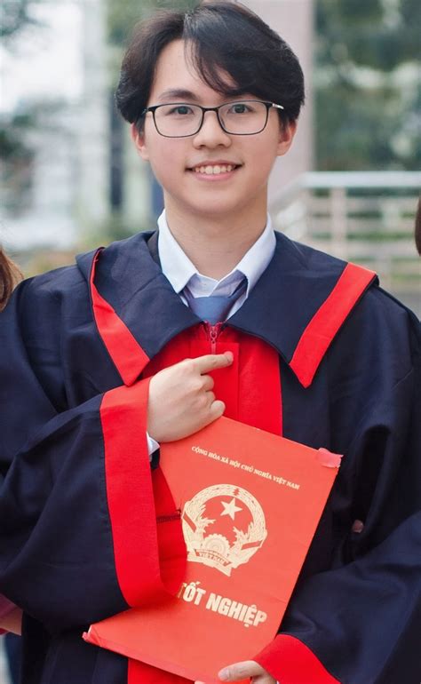 nam sinh k gay sot vi ve ngoai dien trai va thanh tich cuc dinh Trường Đại học FPT