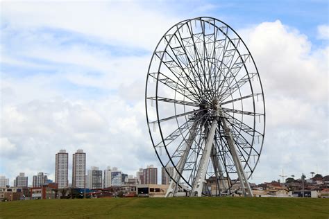 Roda gigante do Festival Virada é o maior brinquedo desmontável da