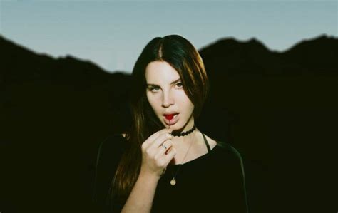 Lana Del Rey Drops Two New Songs “summer Bummer” And “groupie Love