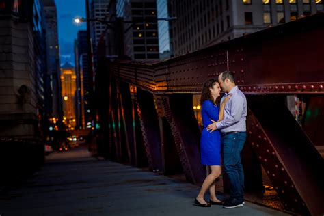 LaSalle Street Bridge Engagement Photos [TIPS + REAL PHOTOS]