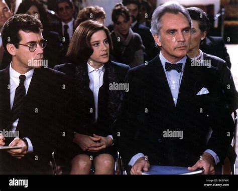 LEGAL EAGLES (1986) DEBRA WINGER, TERENCE STAMP LEGS 003CP Stock Photo ...