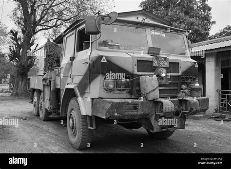 Military Recovery Truck Hi Res Stock Photography And Images Alamy