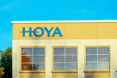 Logotipo De Signo De Hoya En La Fachada De La Empresa Hoya Fabricación