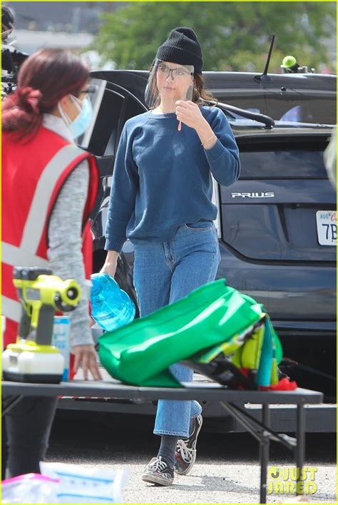 Photo: dakota johnson am i ok set resume production 23 | Photo 4530977 ...