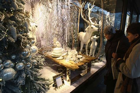 Beautiful, bold, breathtaking: 19 eye-catching Christmas store displays ...