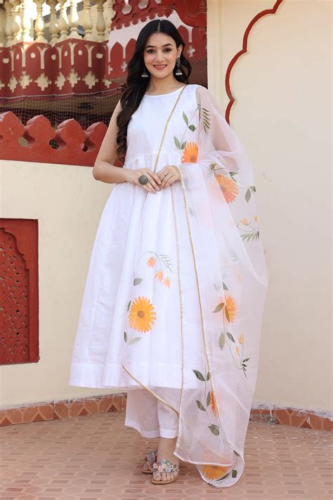 Buy White Taffeta Silk Hand Painted Dupatta Floral Round Neck With