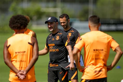 Direto do CT Corinthians faz treino tático e fecha preparação para Derby