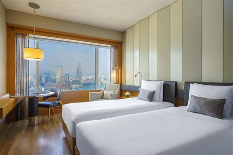 RENAISSANCE HONG KONG HARBOUR VIEW HOTEL