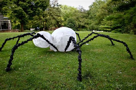 The Build Of A Giant Spider Giant Spider Halloween Decorations Diy