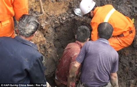 Chinese Mudslide Four Builders Pulled Out Alive After Being Buried