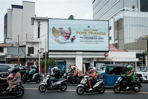 En una visita histórica el papa Francisco llega a Indonesia como parte