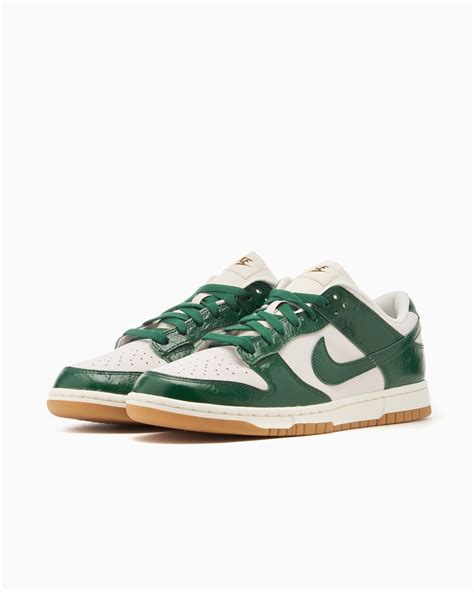 Nike Women s Dunk Low LX Gorge Green Grün Weiß FJ2260 002 FOOTDISTRICT