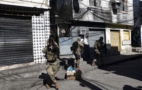 Operação policial em favelas do Rio de Janeiro termina pelo menos