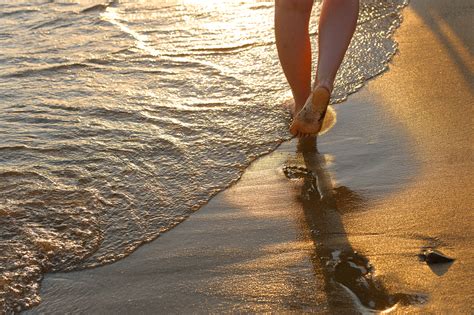 Caminhar ao longo da praia um exercício fantástico Dicas de Saúde