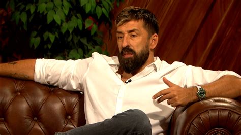 Ognjen Amidžić ima fetiš stopala a sad mu nude ogromnu cifru da ih slika i zarađuje na njima